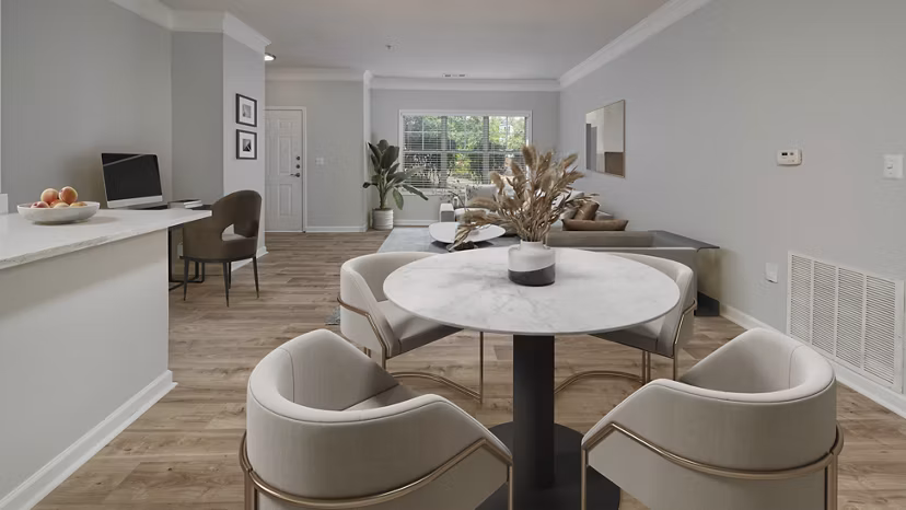 dining room at Landings at Sweetwater Creek Apartments