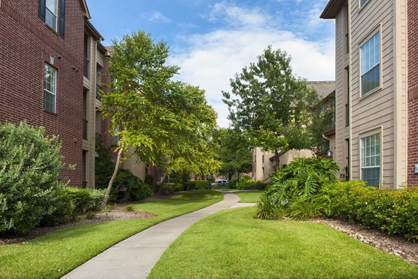 building at Oak Crest Apartments