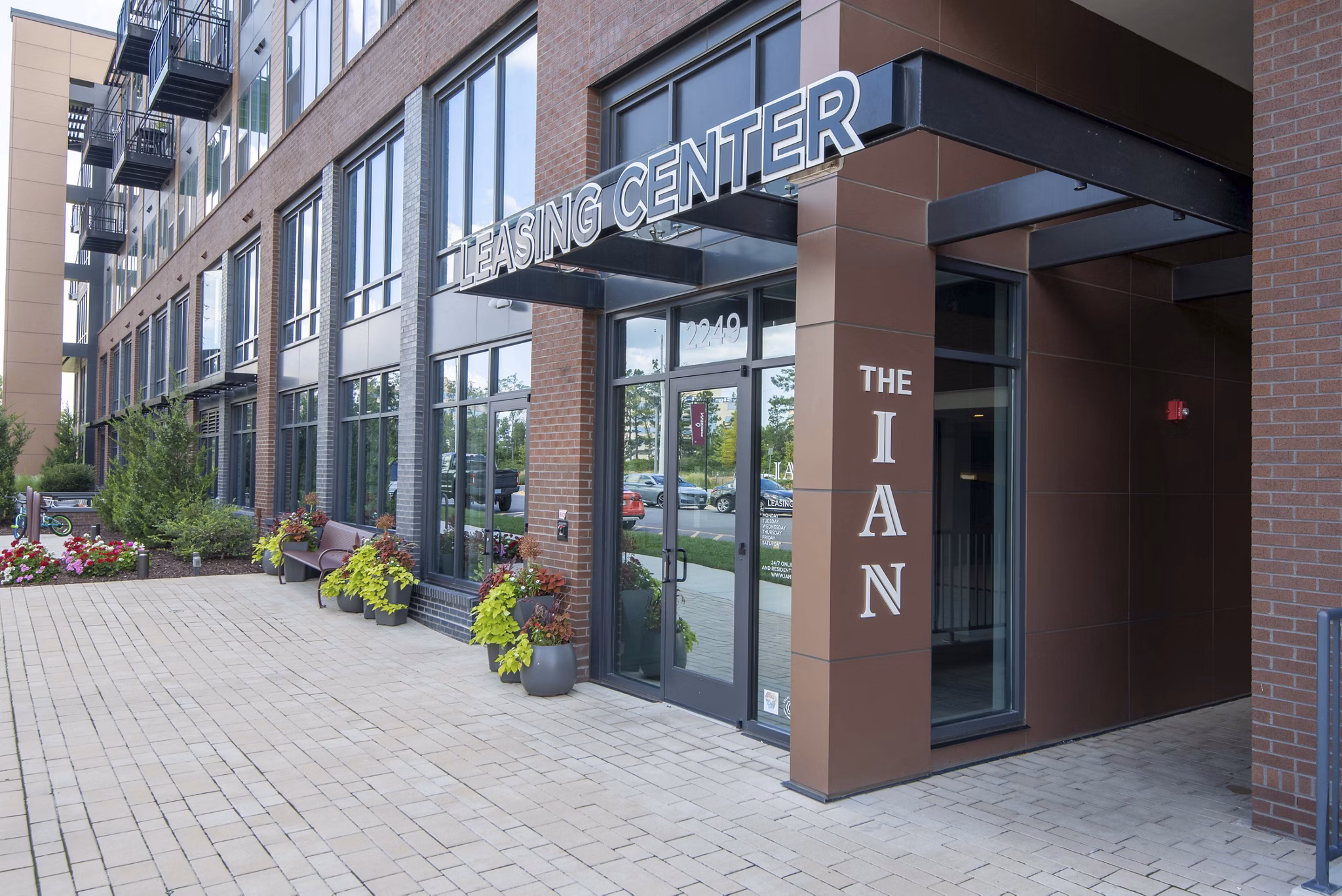 The Ian Apartments: Elegant of luxury apartments in vibrant urban setting