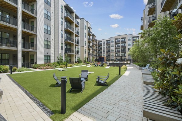 Courtyard with lush landscaping at The Ian Apartments, a luxury Greystar community