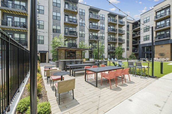 courtyard at The Ian Apartments