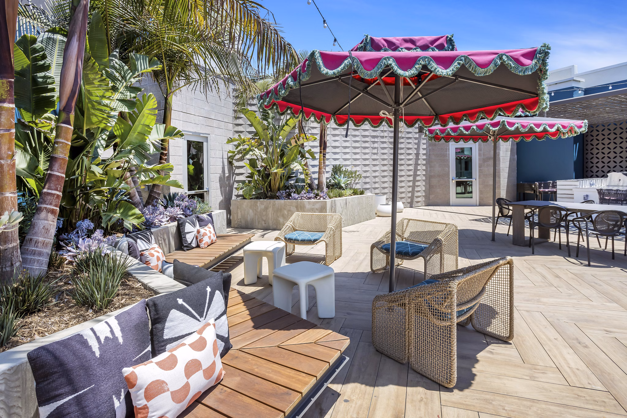 Courtyard with modern landscaping at Broadstone Edition Apartments, offering a serene outdoor experience for residents