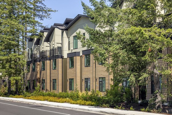 Traverse North Bend Apartments: Contemporary building with scenic views in North Bend