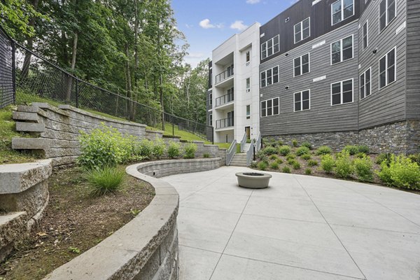 courtyard at Sanctuary at Winchester West Apartments