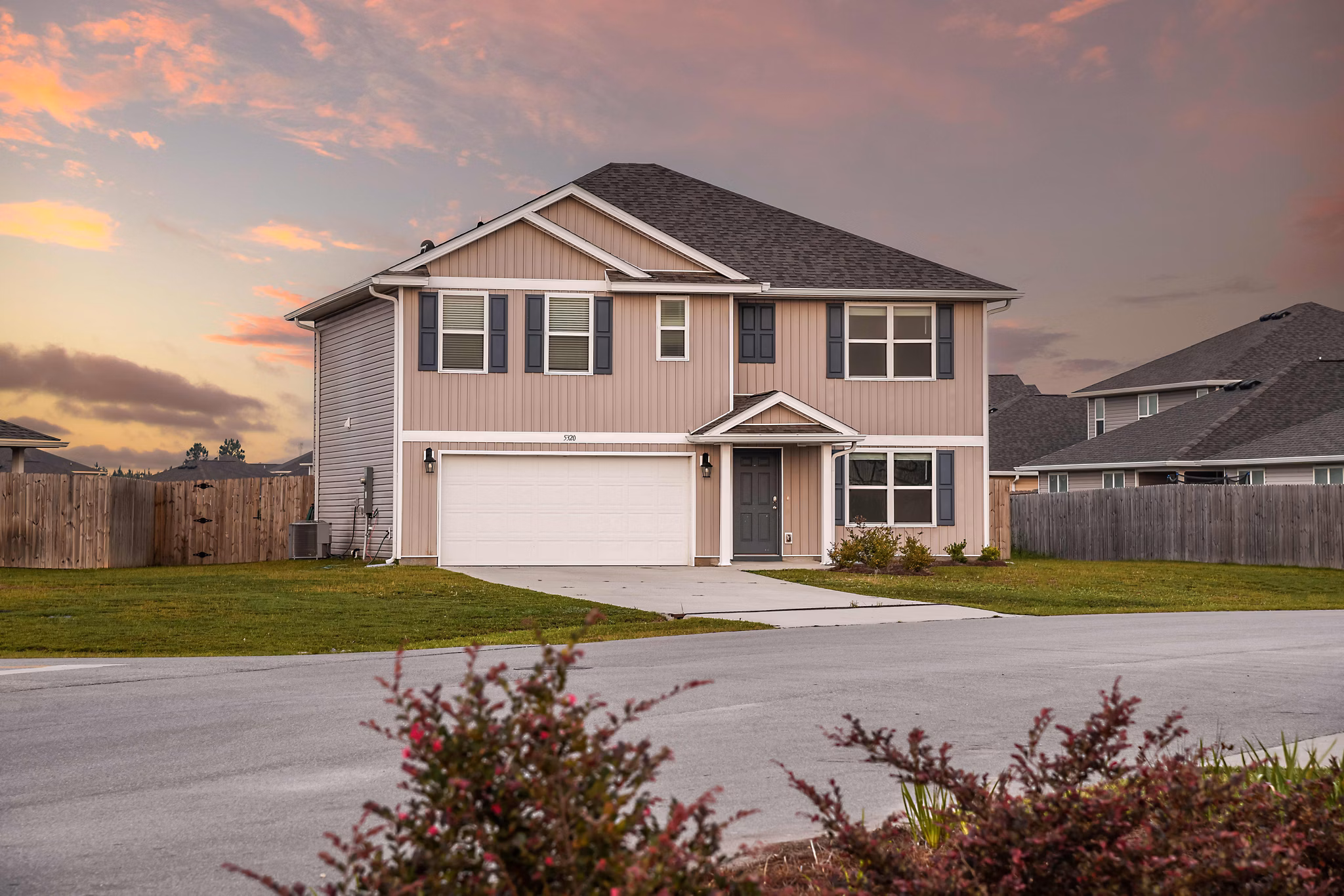 Sunset Village Apartments: Elegant of luxury apartments in a prime location