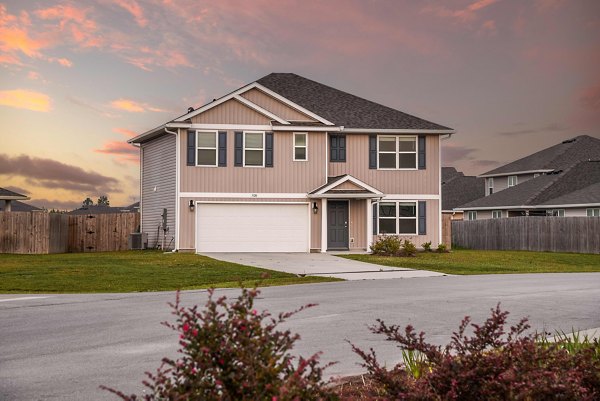 Sunset Village Apartments: Elegant of luxury apartments in a prime location