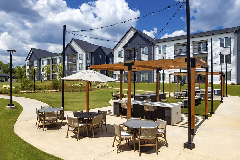 grill area at Elan Brookwood Apartments 