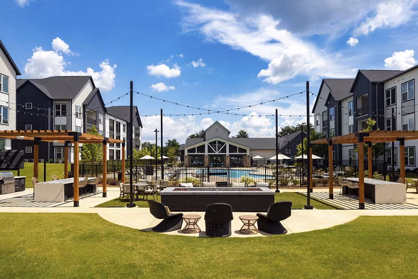 grill area at Elan Brookwood Apartments 
