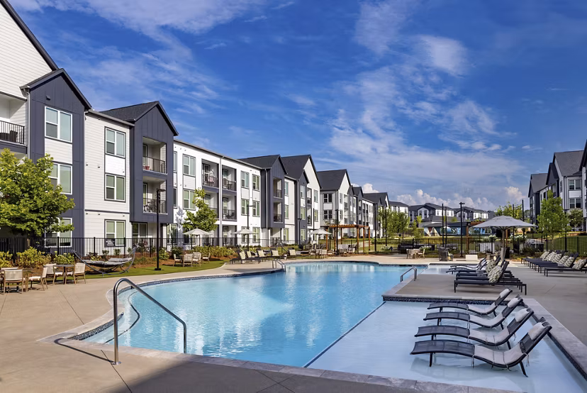 pool at Elan Brookwood Apartments