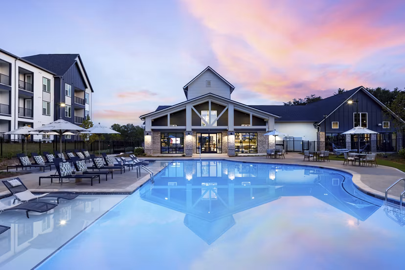 pool at Elan Brookwood Apartments 