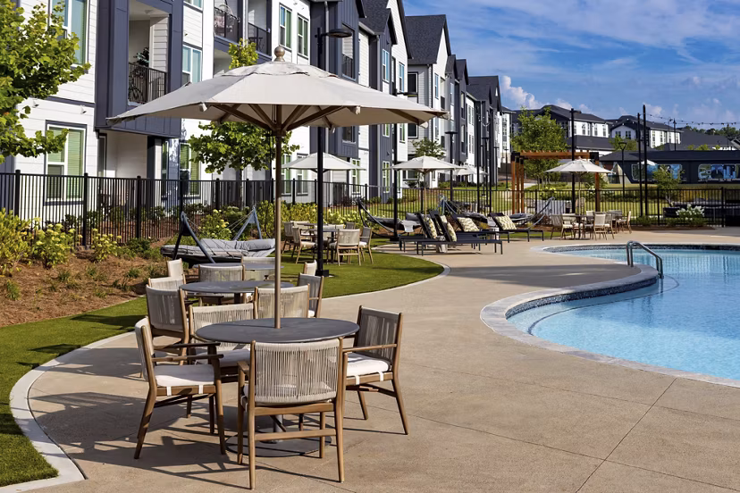 pool at Elan Brookwood Apartments