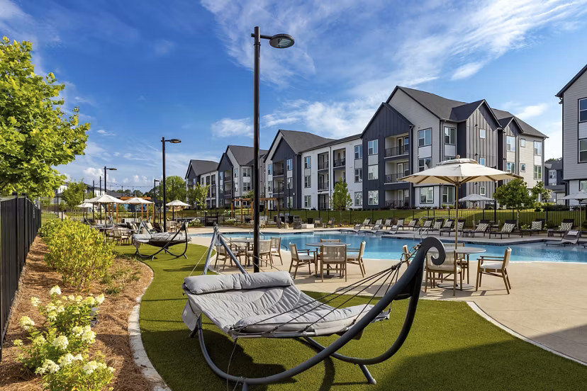 pool at Elan Brookwood Apartments 