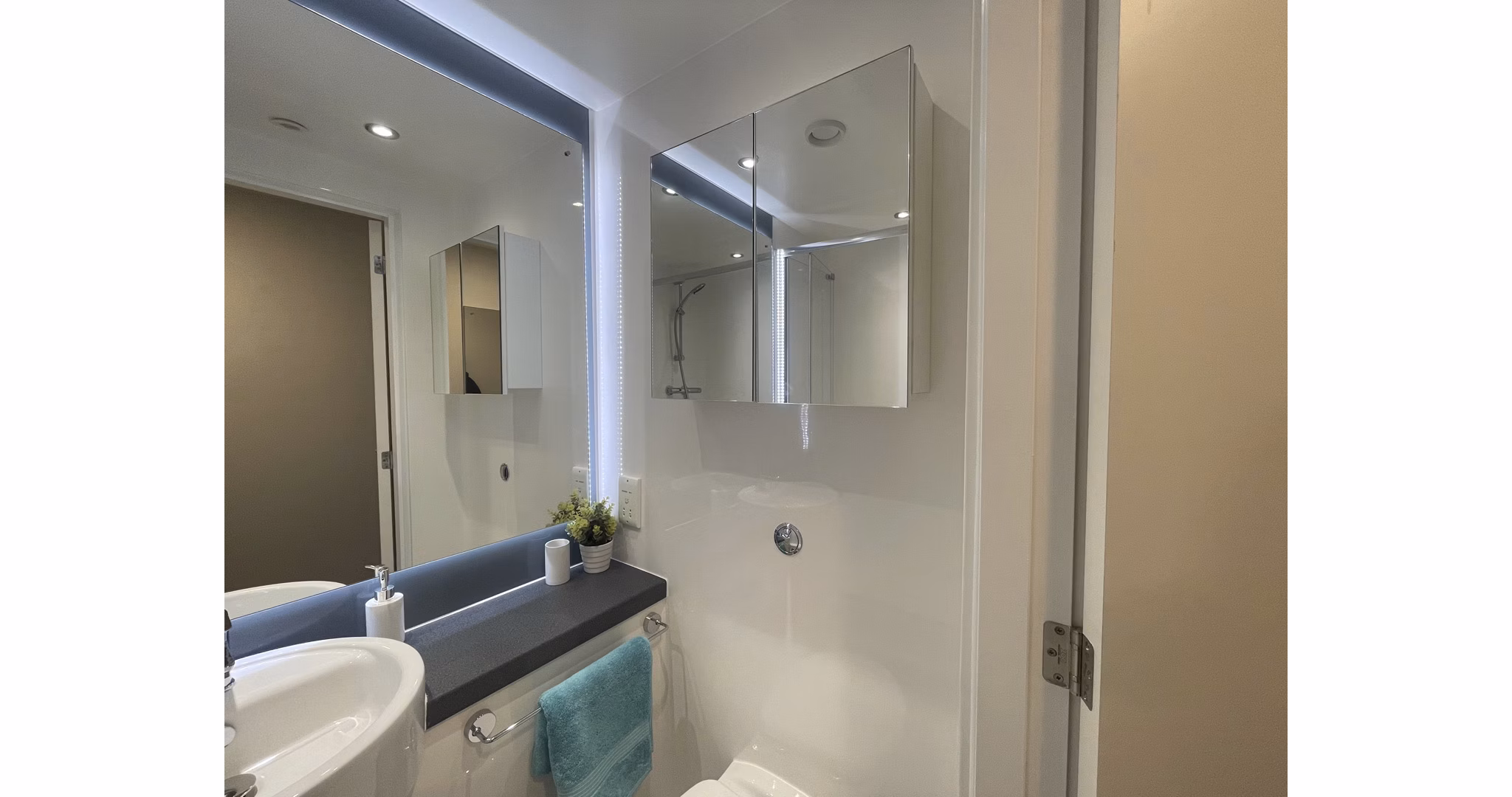 bathroom at Hillfort House Apartments