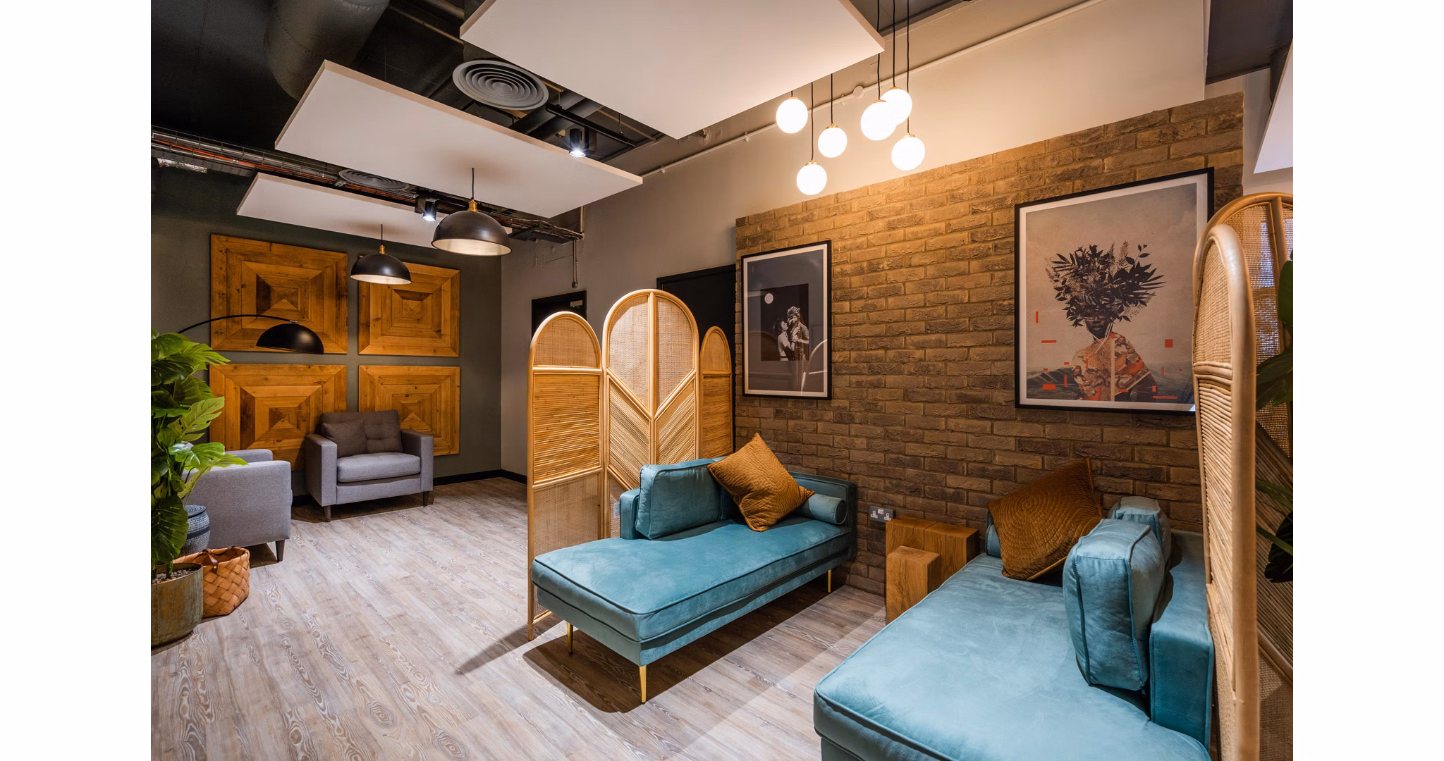 clubhouse/lobby at Hillfort House Apartments