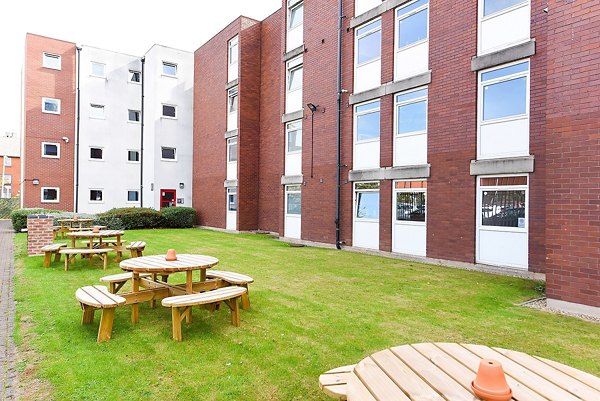 courtyard at Queens Court