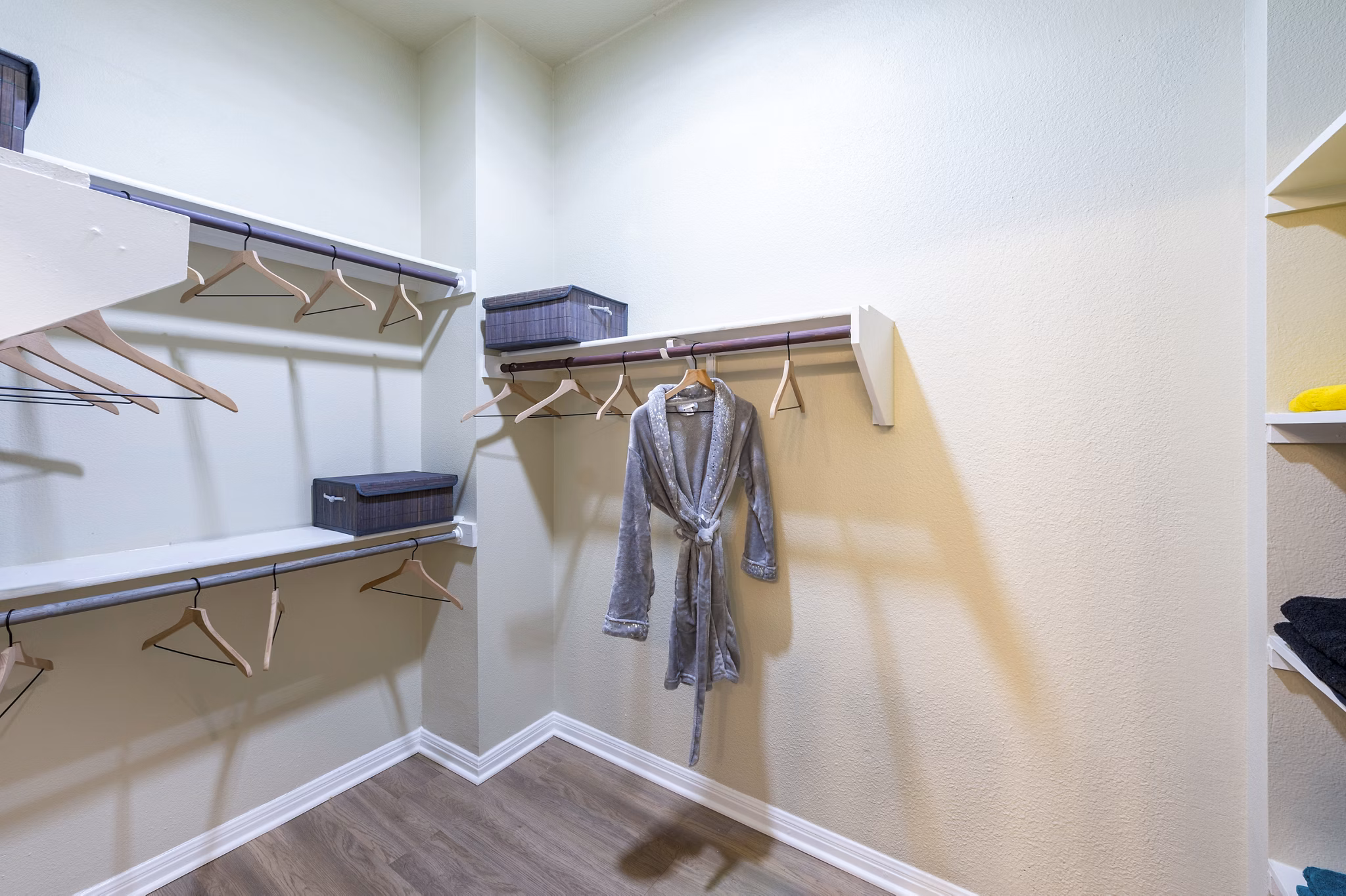 Comfortable bedroom with modern decor at 4001 Midtown Apartments