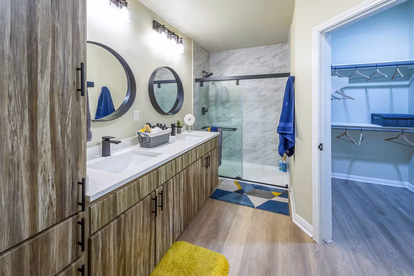 Bathroom featuring contemporary design and sleek fixtures at 4001 Midtown Apartments