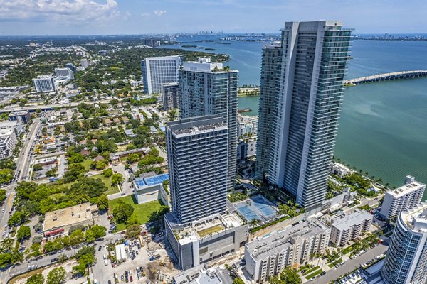 Metro Edgewater: Contemporary building of luxury apartments in vibrant urban setting