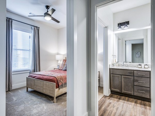 Bedroom with en-suite bathroom at Vecina Apartment Villas