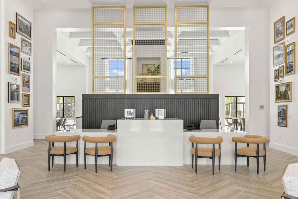 Marlowe South Tampa Apartments: Stylish clubhouse with modern furnishings and vibrant community space
