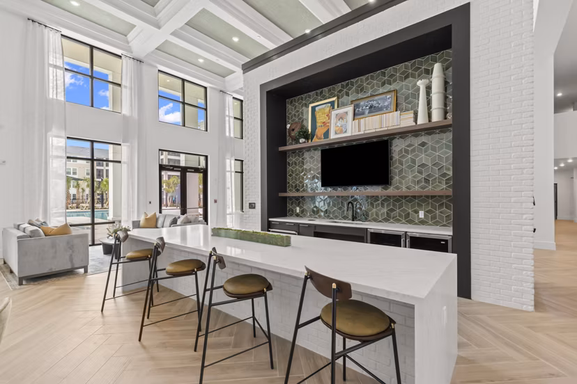 Marlowe South Tampa Apartments: Luxurious clubhouse featuring modern design and social spaces