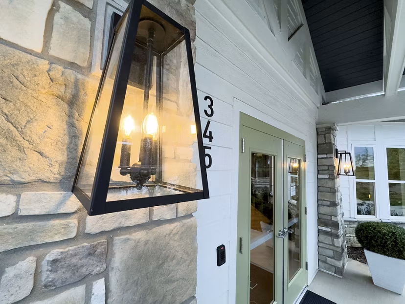 Sage North Apartments: Contemporary luxury apartment in bustling downtown location