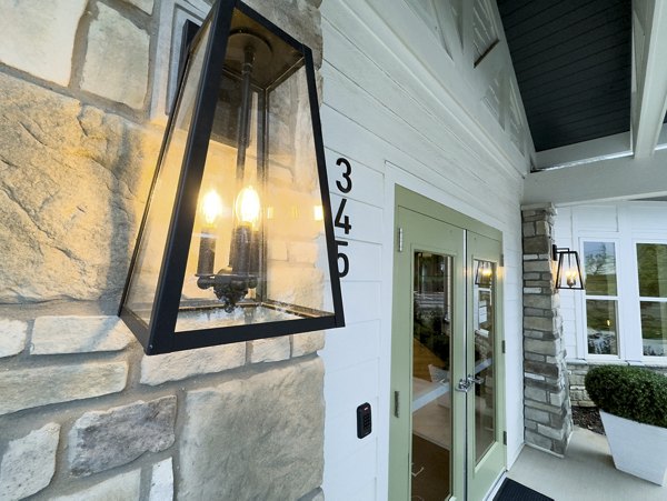 Sage North Apartments: Contemporary luxury apartment in bustling downtown location