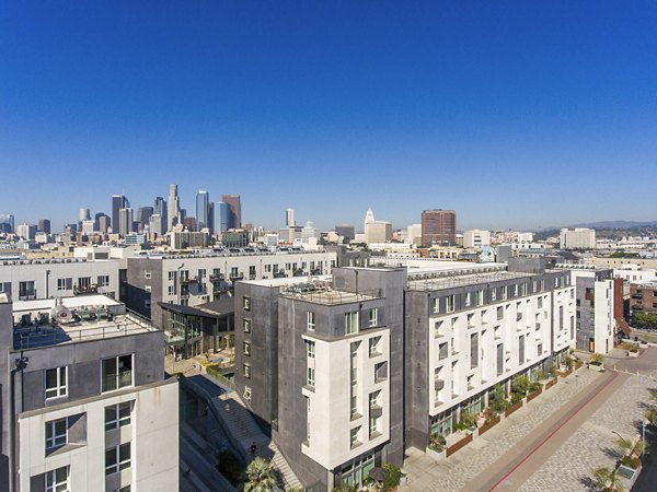 building/exterior at Aliso Apartments