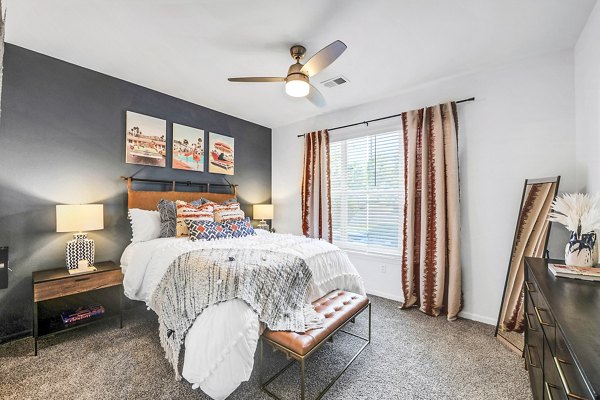 Bedroom featuring cozy decor and modern furnishings at Aventura Clear Creek Apartments