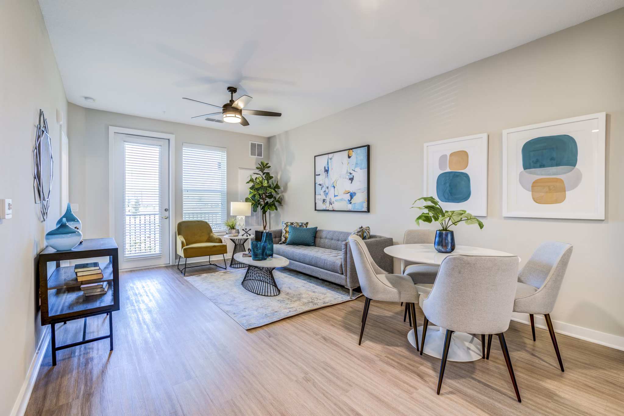 Dining room featuring elegant furnishings at The Pointe at Siena Ridge Apartments