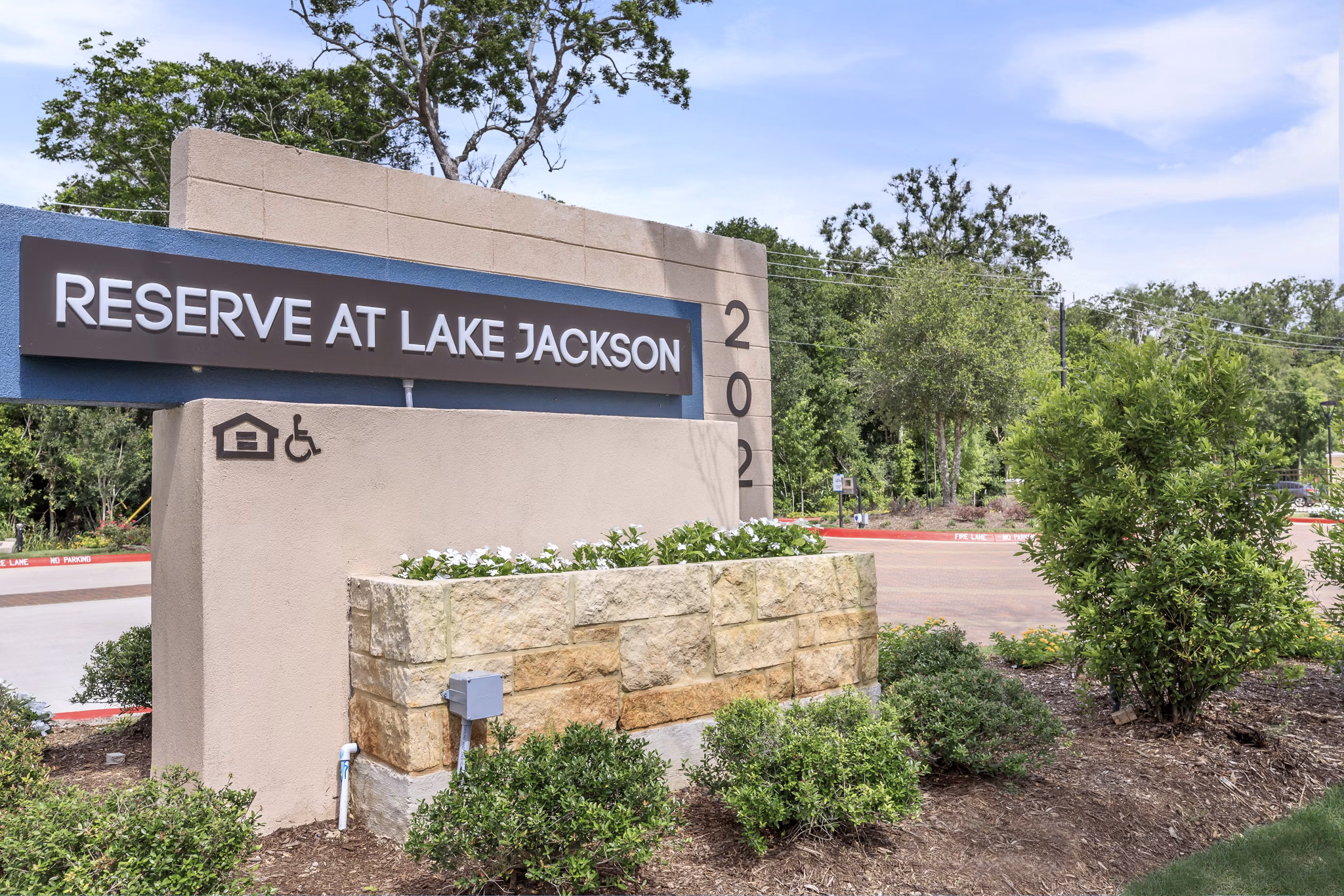 Reserve at Lake Jackson: Modern signage at luxury apartments in Lake Jackson