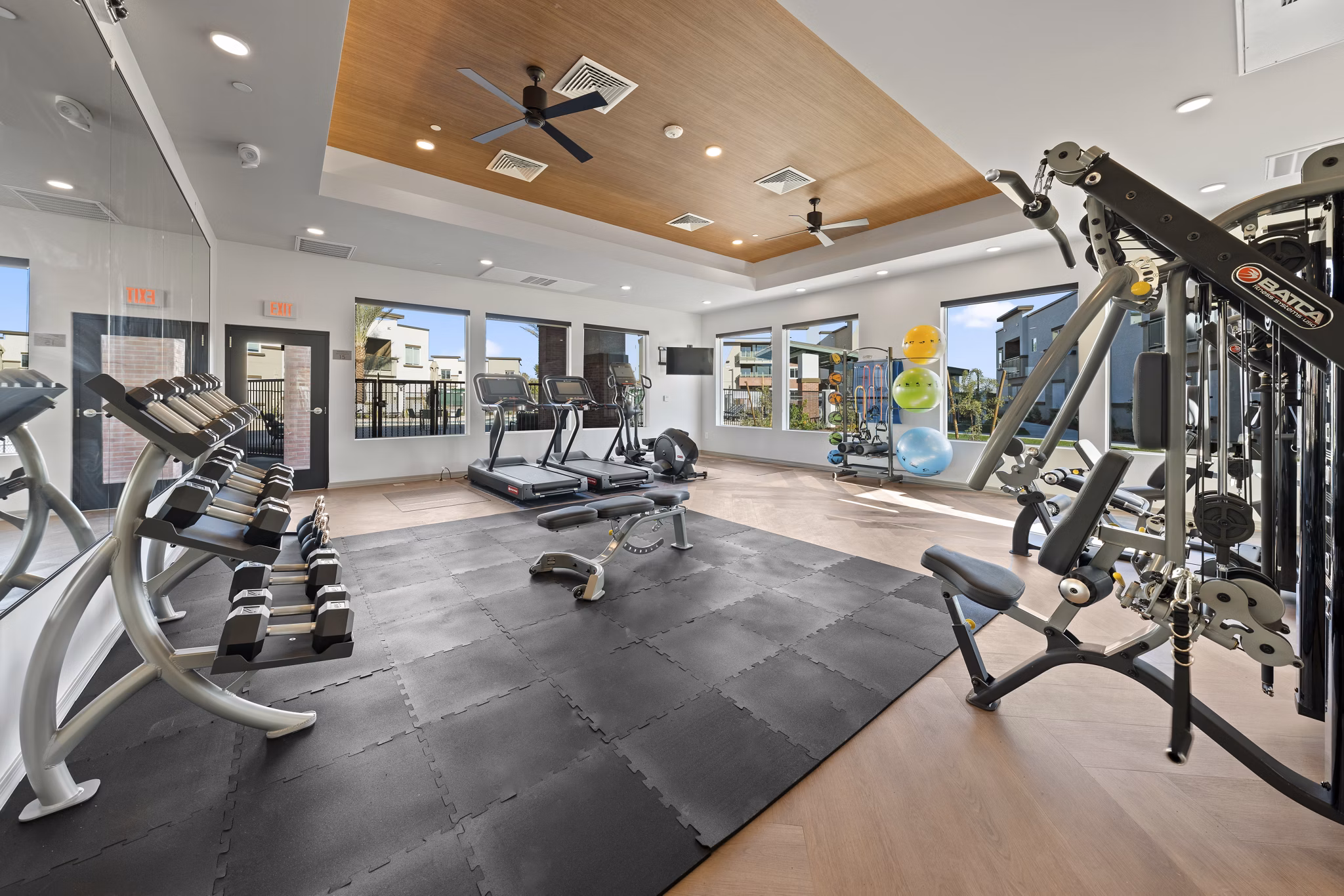 State-of-the-art fitness center featuring modern equipment at Cardinal 95 Apartments
