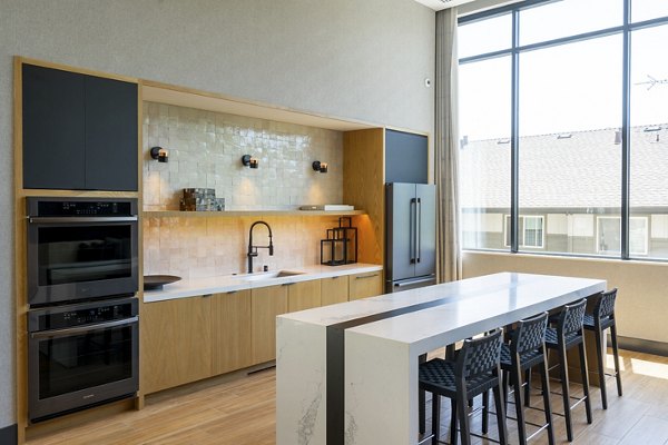 The Hayden Apartments: Modern clubhouse with stylish design in Charlotte
