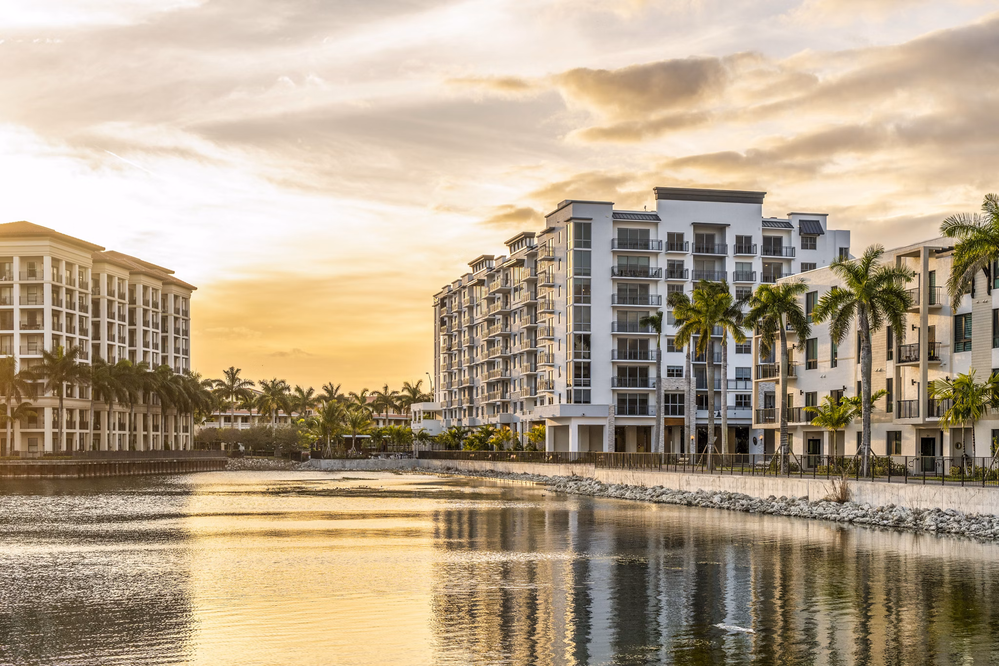Overture Doral Apartments: Elegant building in vibrant Doral