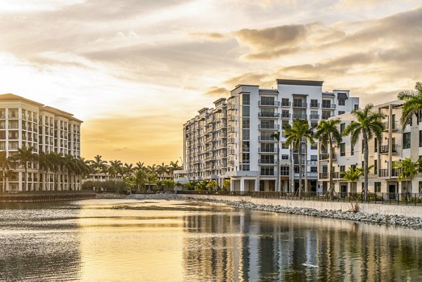 Overture Doral Apartments: Elegant building in vibrant Doral