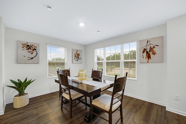 dining room at Terrabrook at Prairie Ridge Apartments