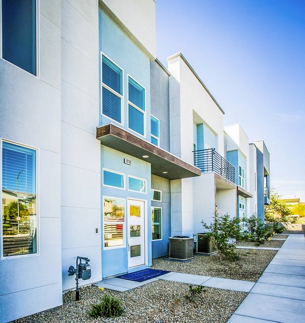 Townes at Peace Way: Contemporary building of luxury apartments in vibrant neighborhood