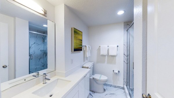 bathroom at 1000 Chestnut Apartments