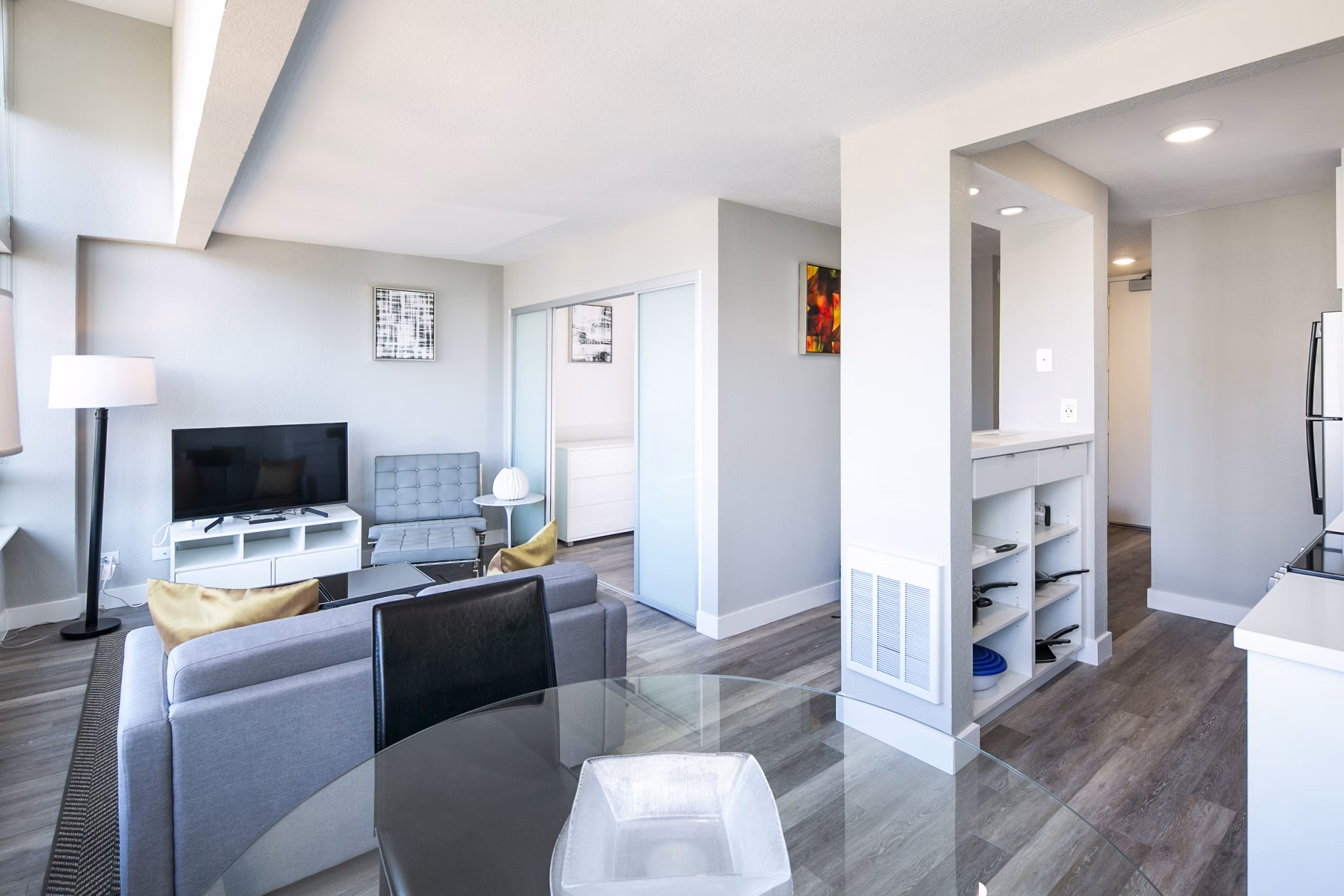Elegant dining room with modern decor at 2000 Broadway Apartments in San Francisco