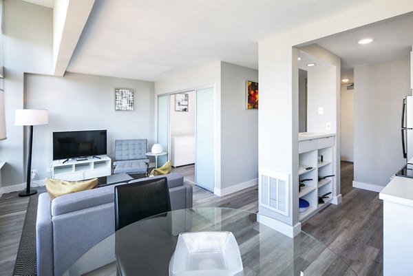 dining room at 2000 Broadway Apartments