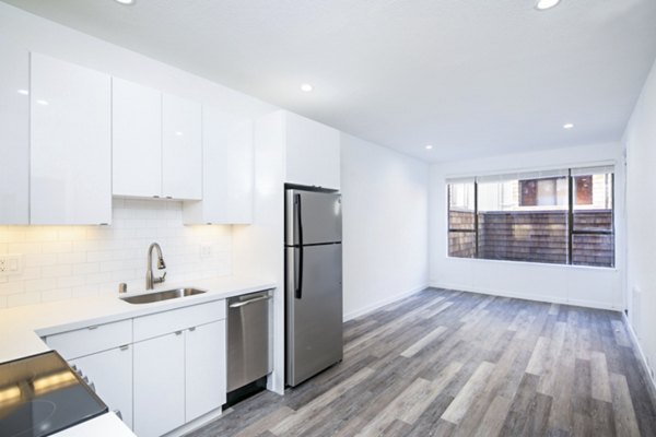 kitchen at 2133 Stockton Apartments