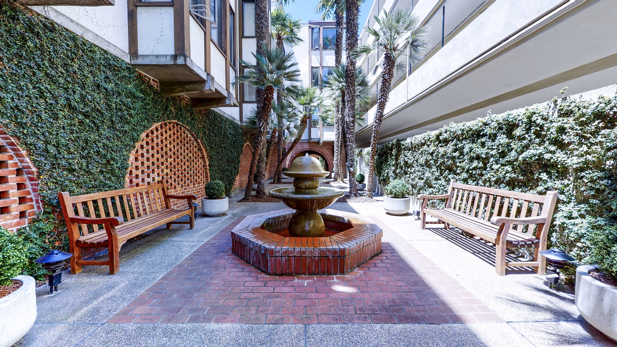 Tranquil courtyard with lush greenery at 230 Dolores Apartments, a Greystar luxury apartment community in the heart of San Francisco