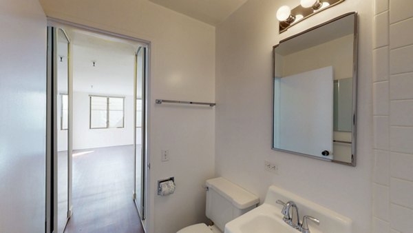 bathroom at 240 Dolores Apartments