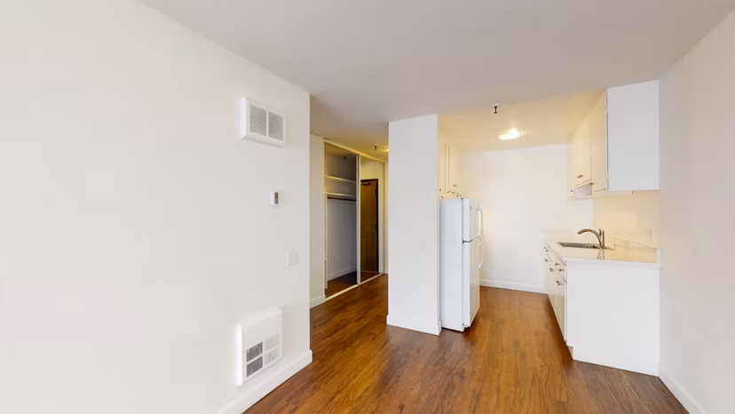 dining room at 240 Dolores Apartments