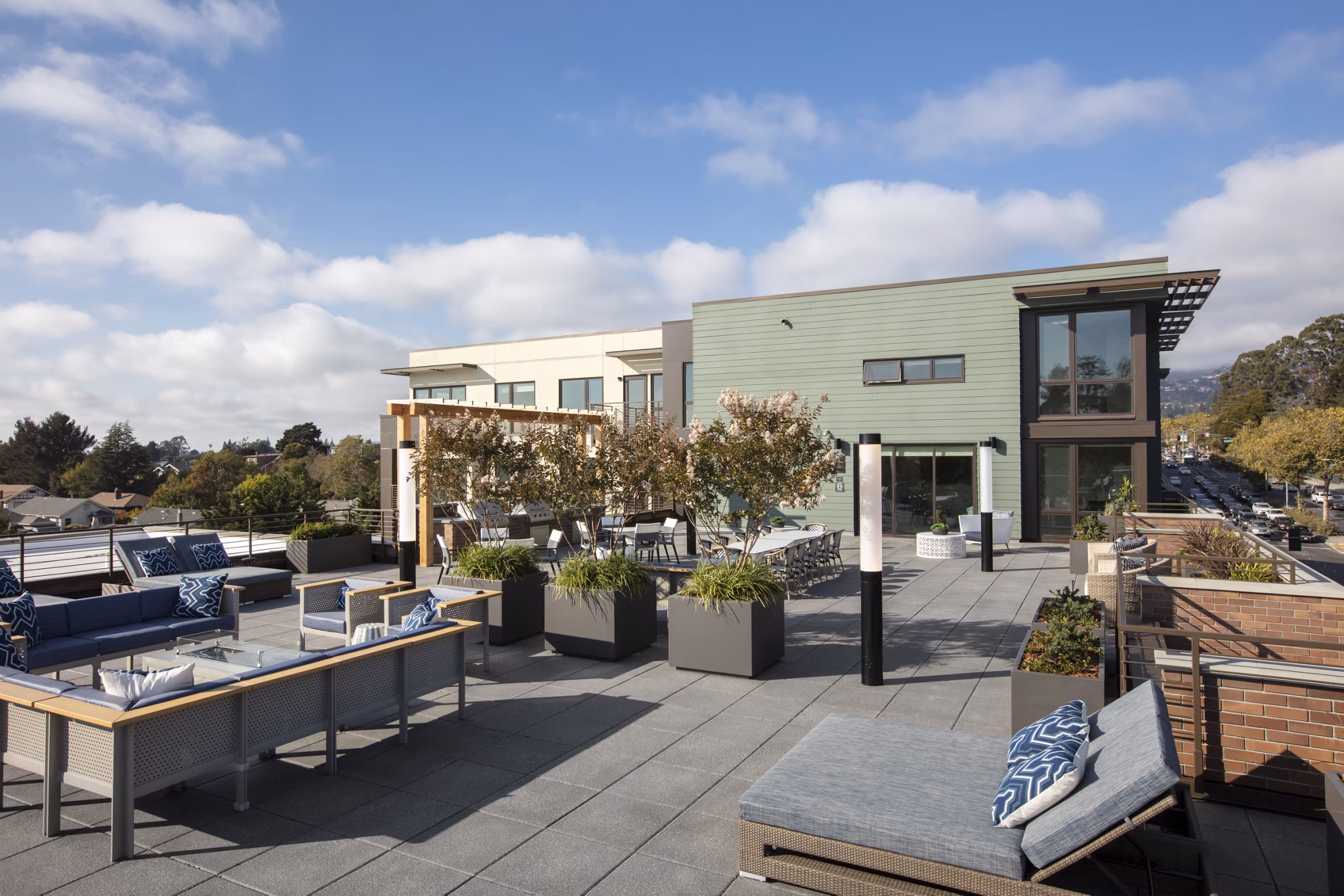 Rooftop deck with seating at Baxter on Broadway Apartments in Oakland