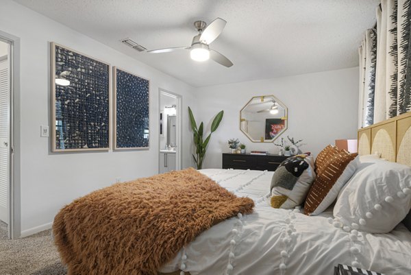 Modern bedroom featuring stylish decor at Aventura Bellevue Apartments