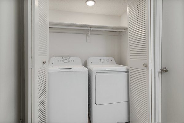 laundry room at Aventura Bellevue Apartments