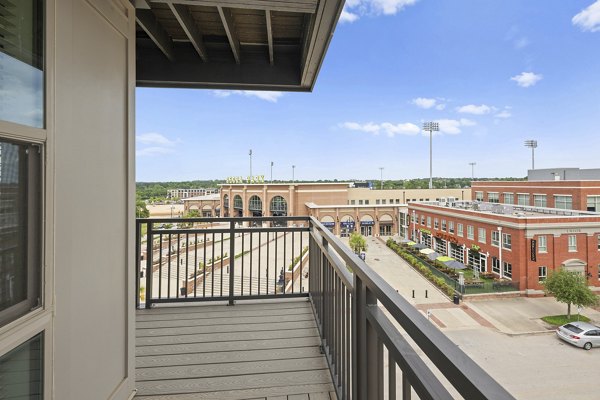 patio/balcony at Bennet at BullStreet Apartments