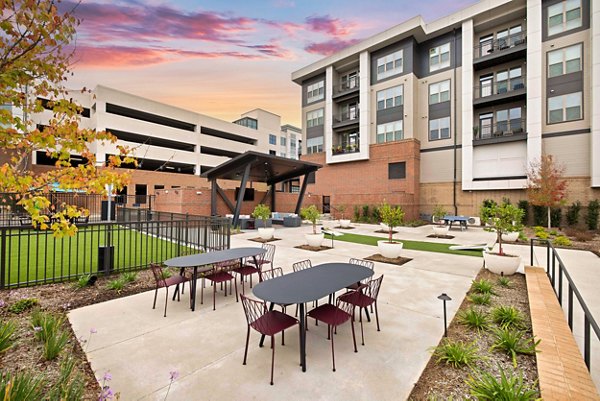 recreational area/patio at Bennet at BullStreet Apartments