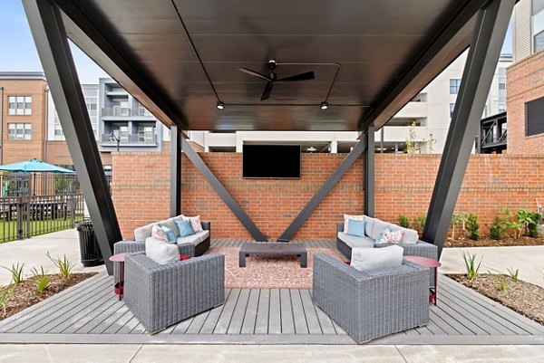 patio at Bennet at BullStreet Apartments